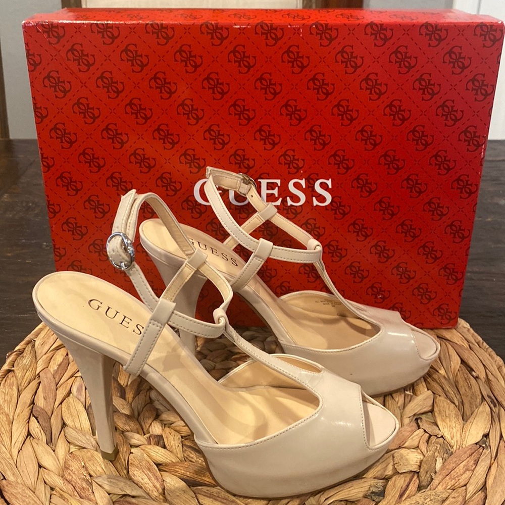 Guess Light Pink/Beige patent leather peep toe heels with original box in size 6